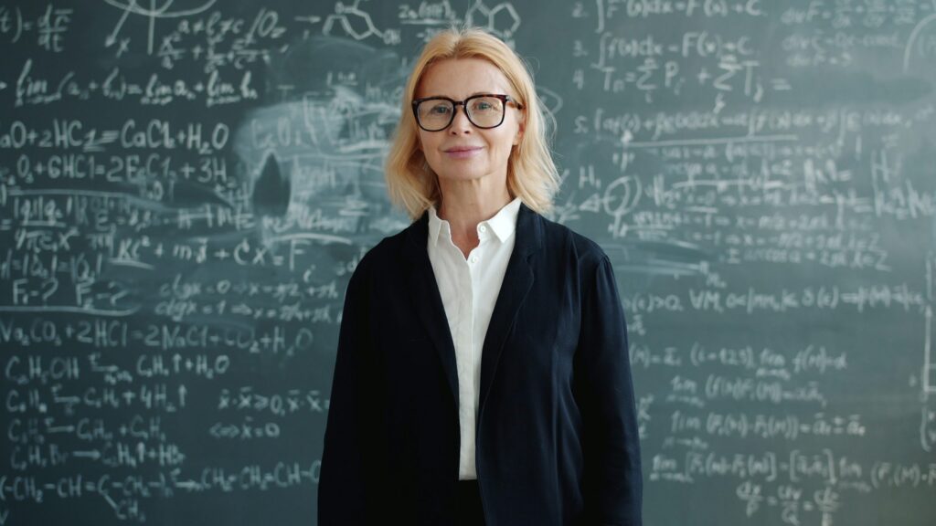 russian women's rights, A woman stands in front of a chalkboard with equations